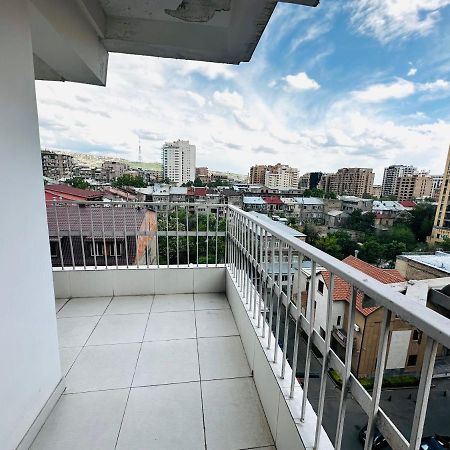 Suite Apartment On Pushkin Street เยเรวาน ภายนอก รูปภาพ