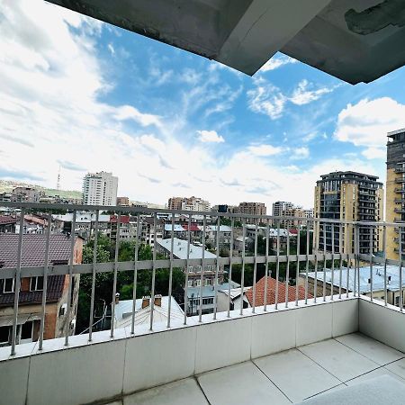 Suite Apartment On Pushkin Street เยเรวาน ภายนอก รูปภาพ