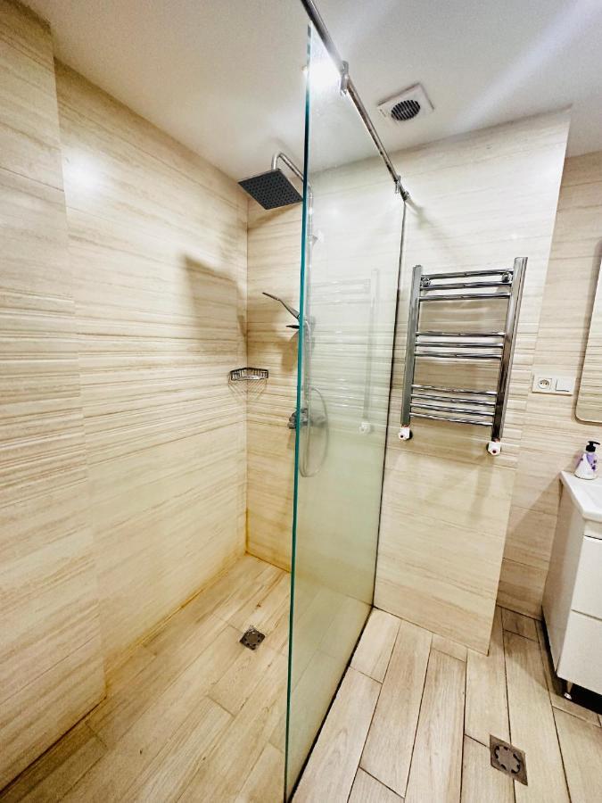 Suite Apartment On Pushkin Street เยเรวาน ภายนอก รูปภาพ