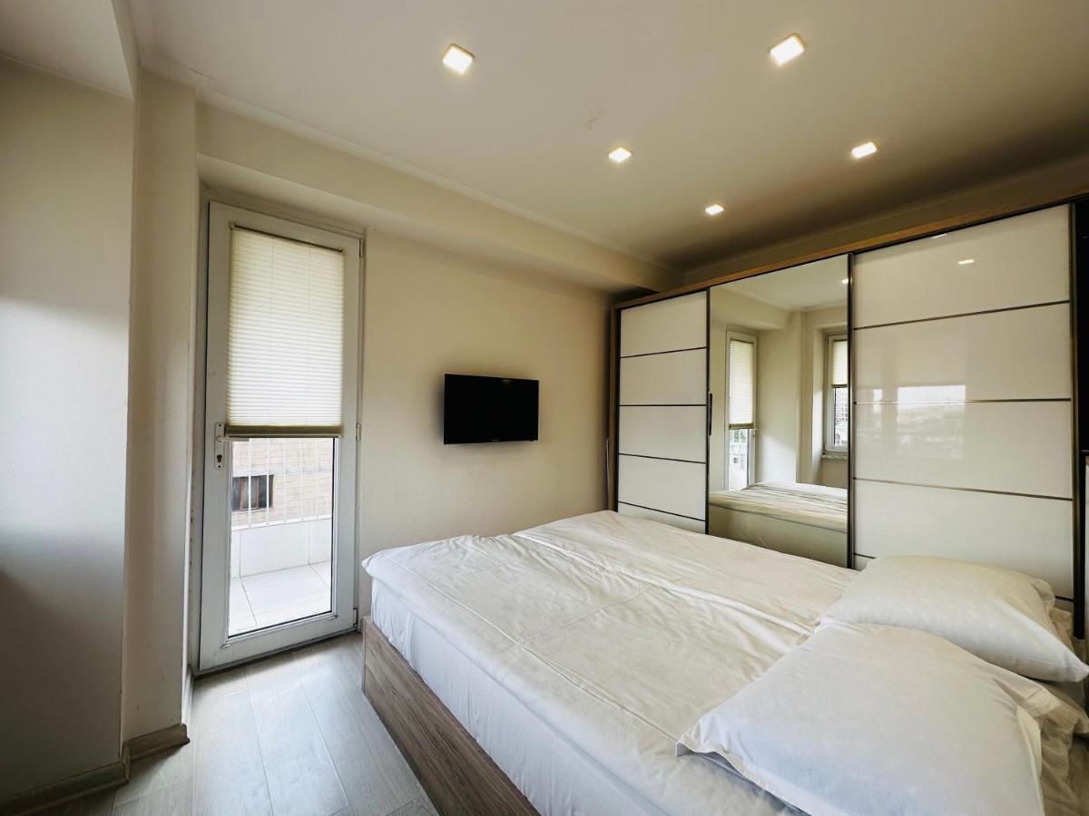 Suite Apartment On Pushkin Street เยเรวาน ภายนอก รูปภาพ