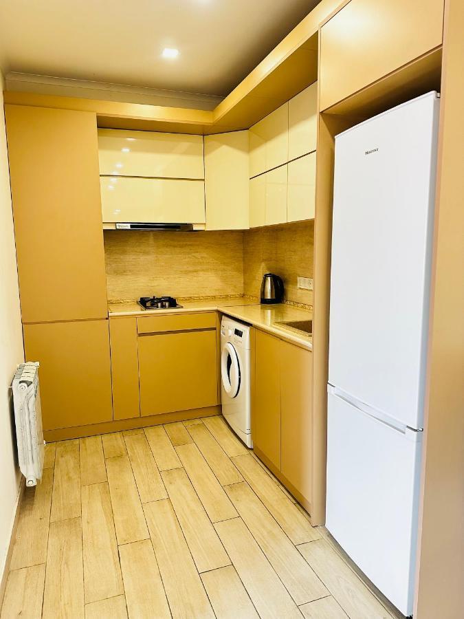 Suite Apartment On Pushkin Street เยเรวาน ภายนอก รูปภาพ