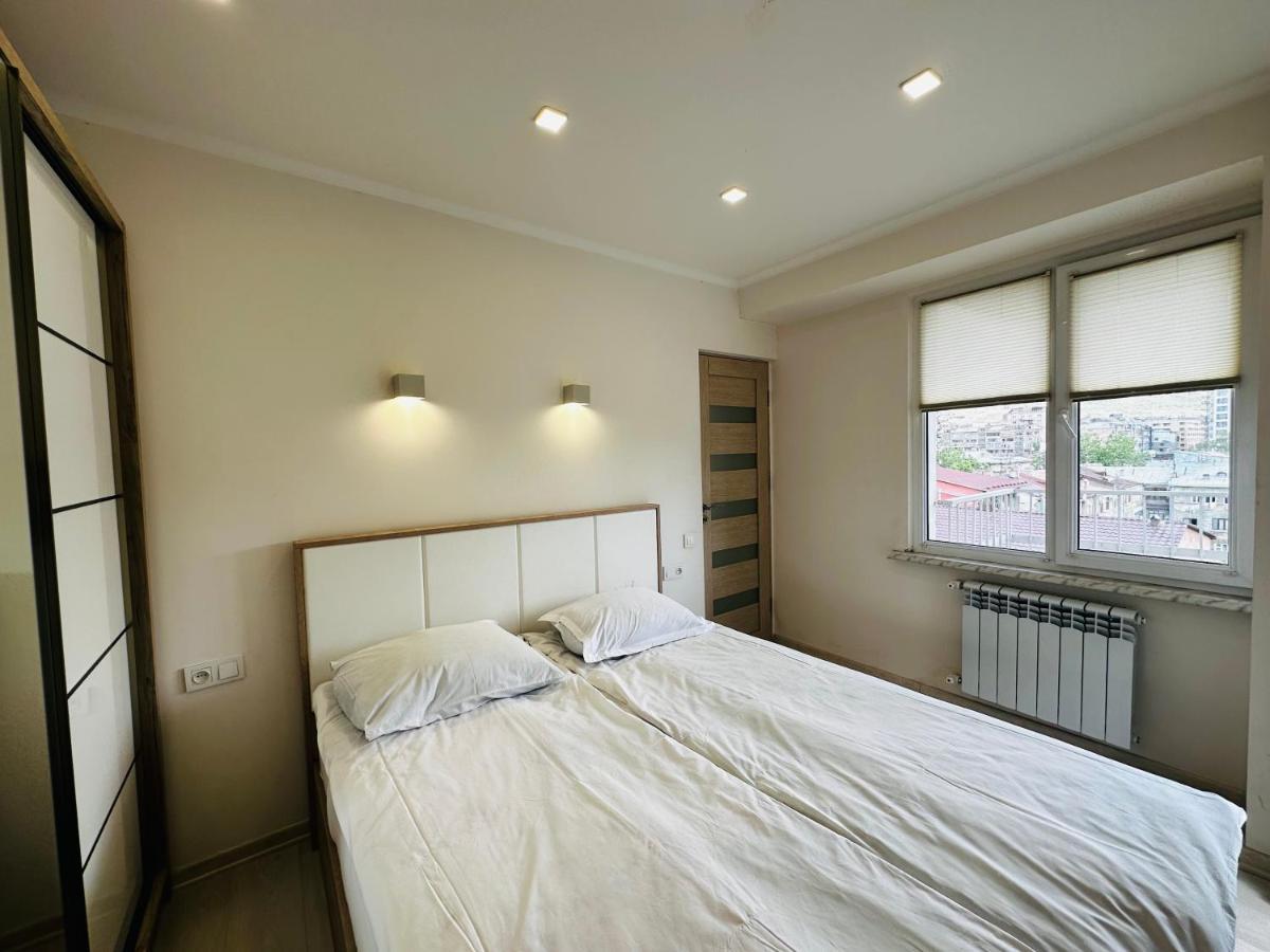 Suite Apartment On Pushkin Street เยเรวาน ภายนอก รูปภาพ
