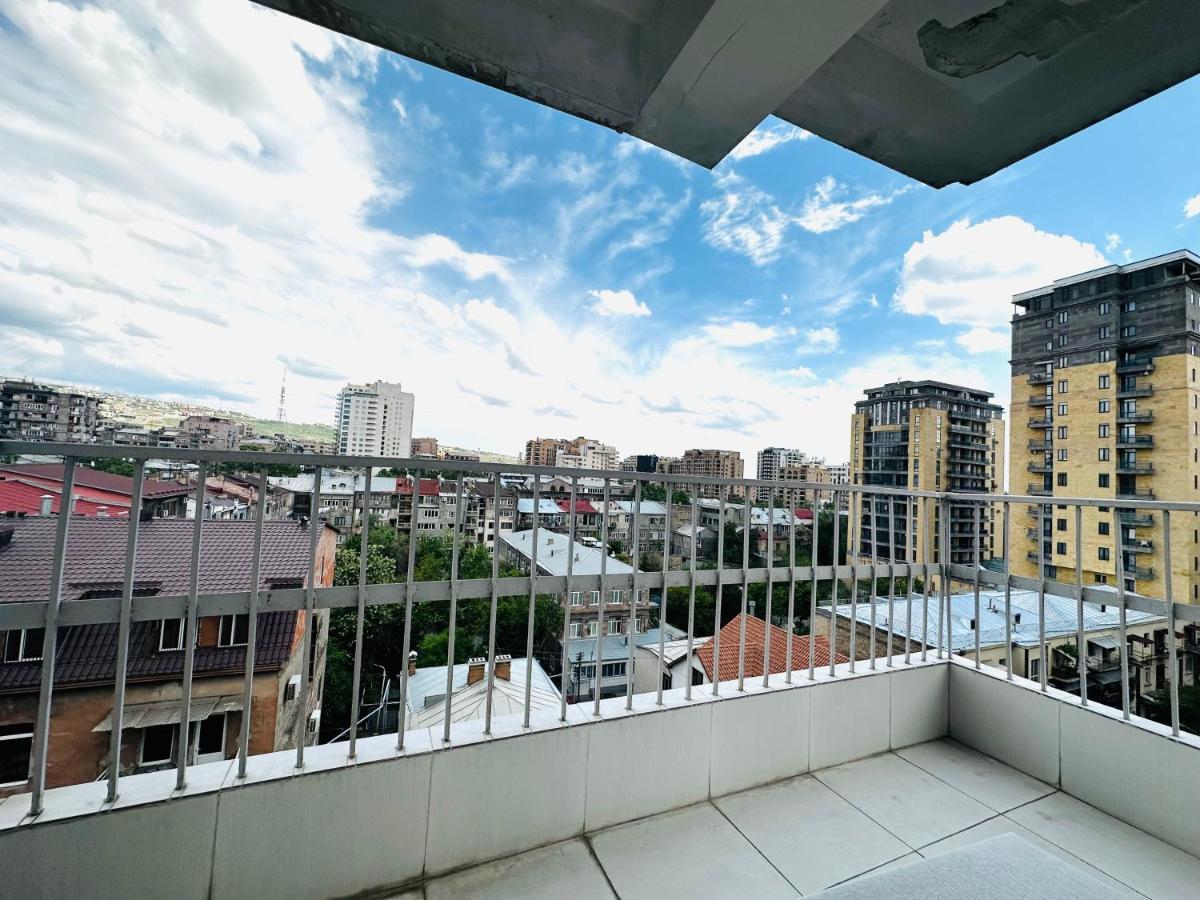 Suite Apartment On Pushkin Street เยเรวาน ภายนอก รูปภาพ