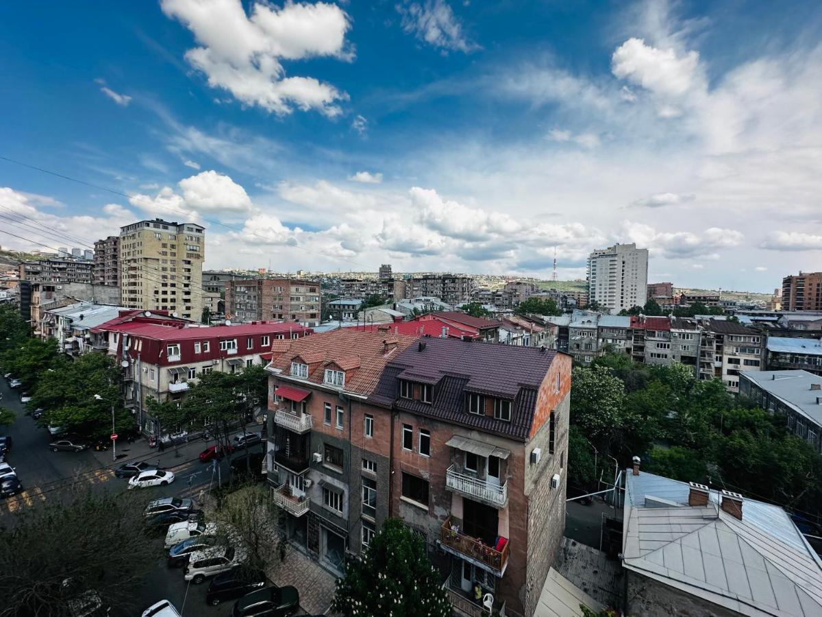 Suite Apartment On Pushkin Street เยเรวาน ภายนอก รูปภาพ